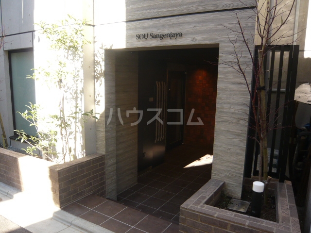 23/30 エントランス