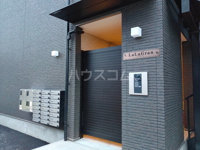 15/19 エントランス