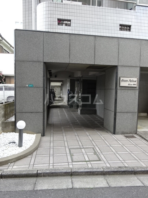 25/30 エントランス