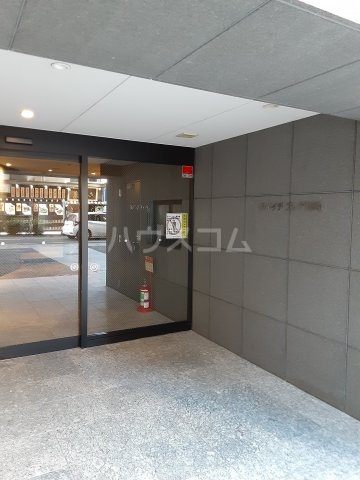 23/30 エントランス