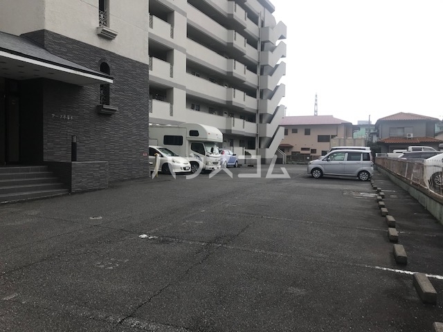 27/30 駐車場
