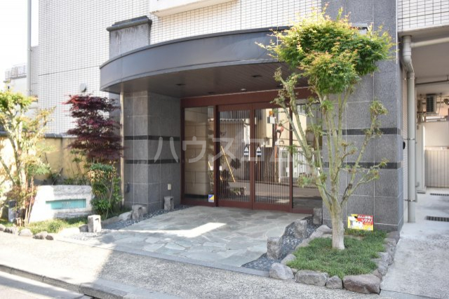 28/30 エントランス