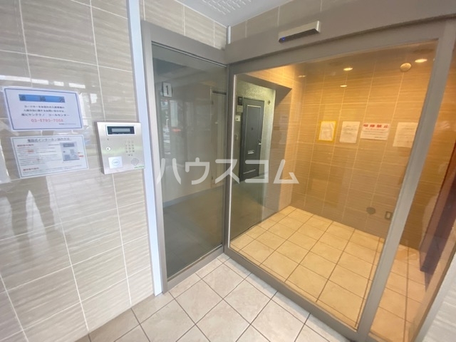 28/30 エントランス