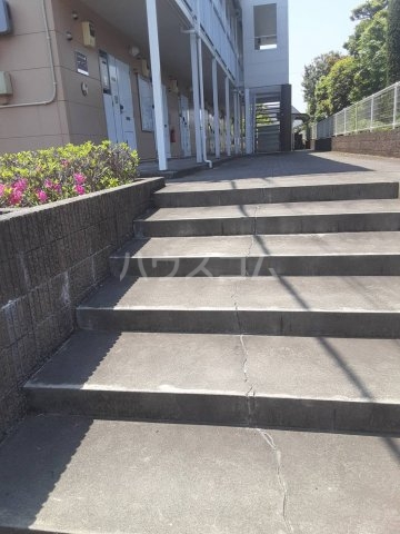 24/30 エントランス