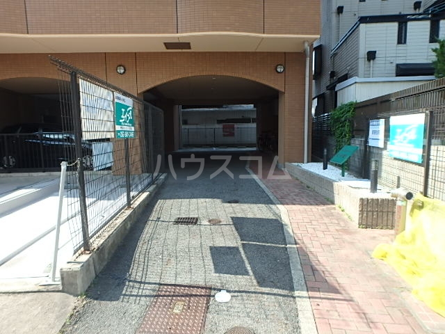 23/30 エントランス