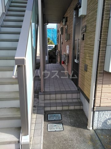 25/27 エントランス