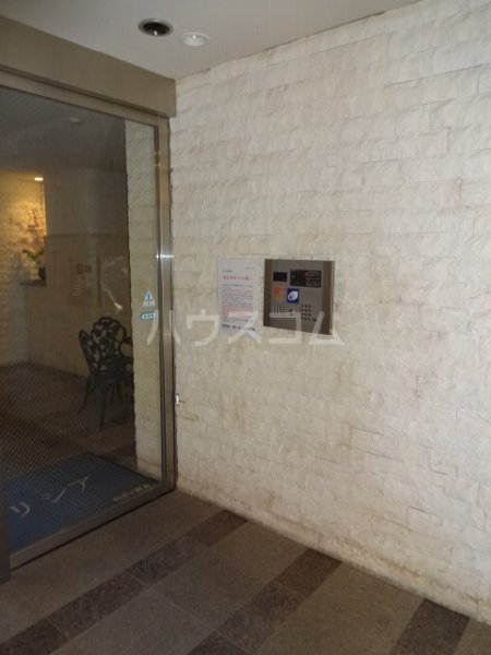 18/22 エントランス