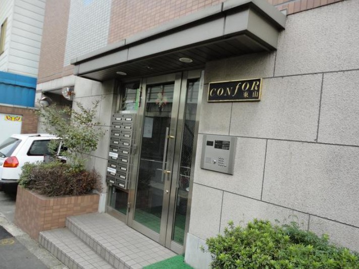 16/25 エントランス