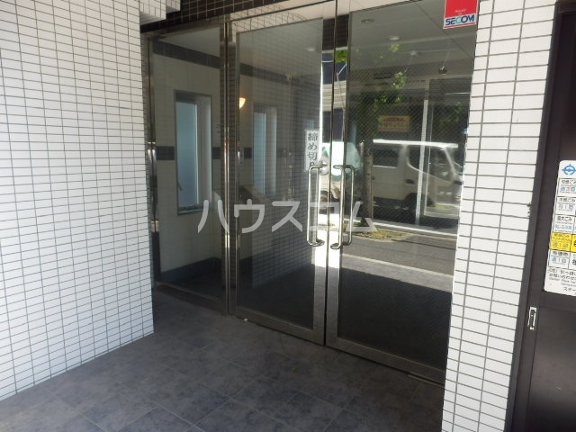 18/28 エントランス