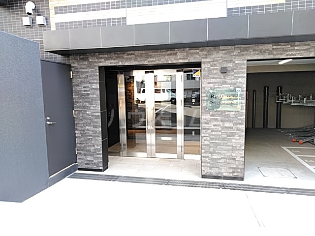 28/30 エントランス