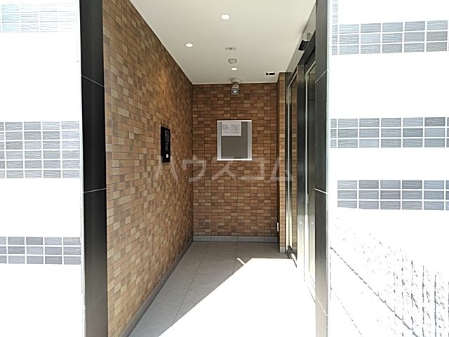 27/30 エントランス