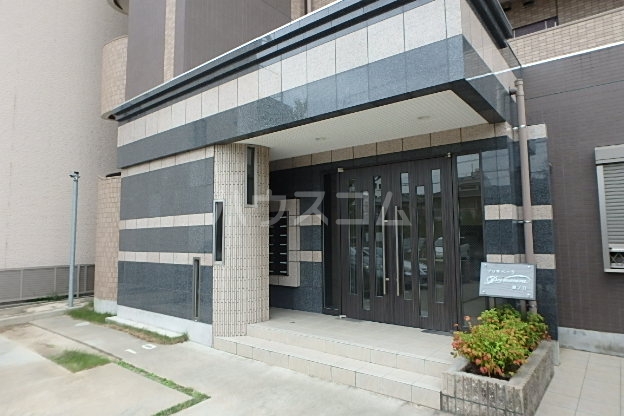 22/30 エントランス