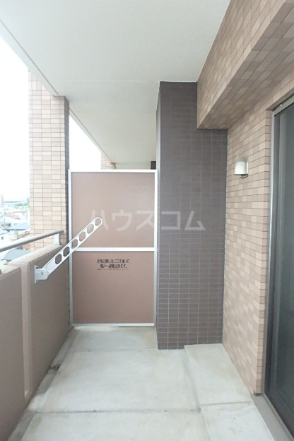 23/30 エントランス