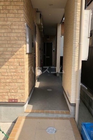 16/17 エントランス