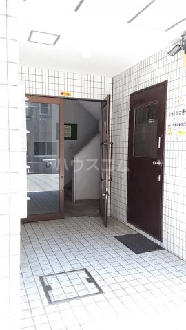 27/30 エントランス