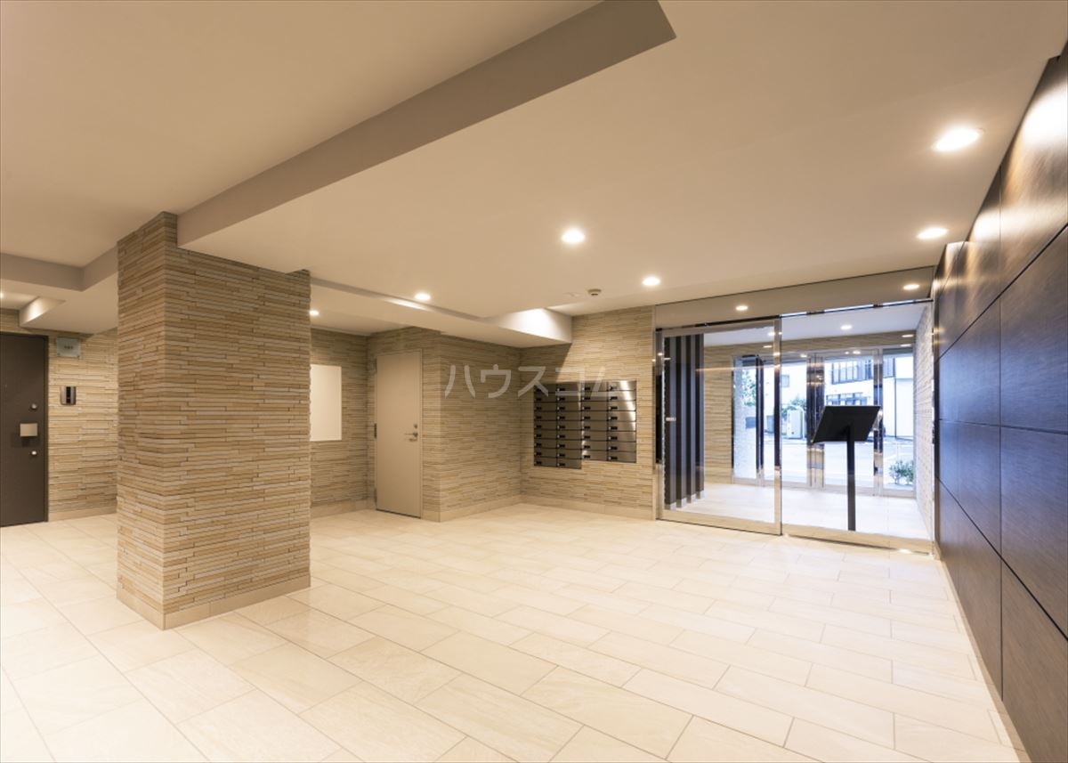 24/30 エントランス