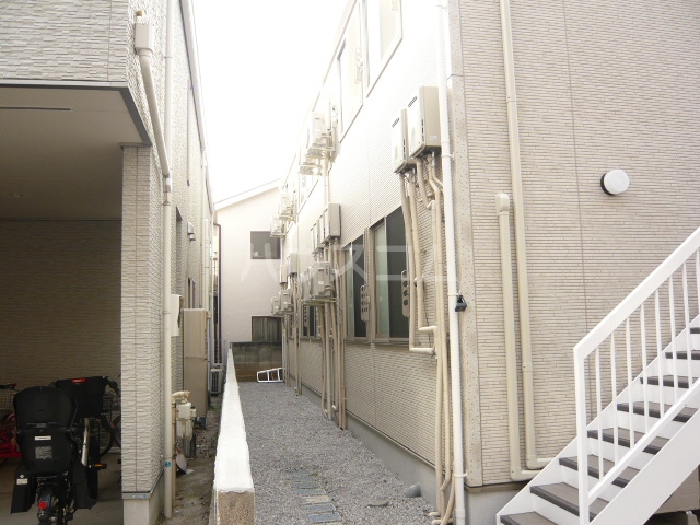 27/30 エントランス