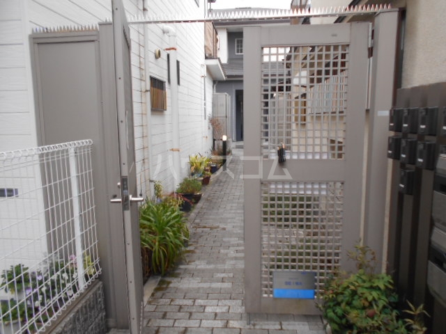 24/30 エントランス