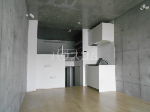 20/21 エントランス