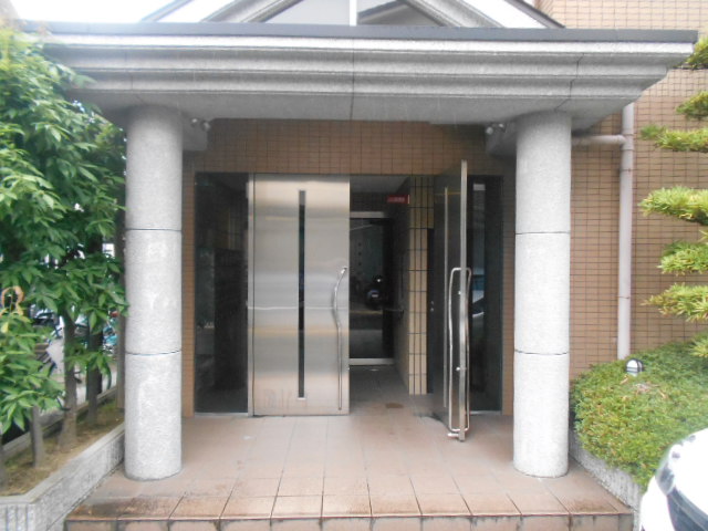 21/30 エントランス