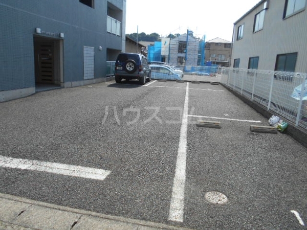 21/28 駐車場