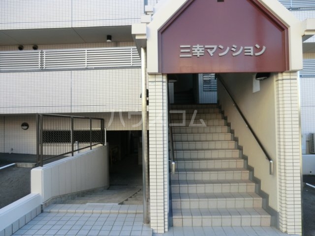 21/30 エントランス