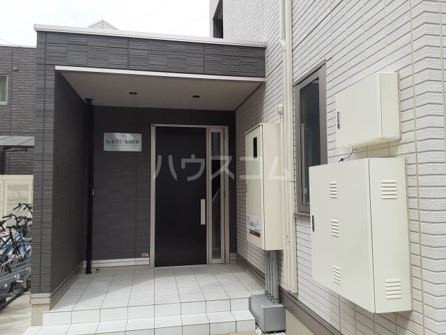 26/29 エントランス