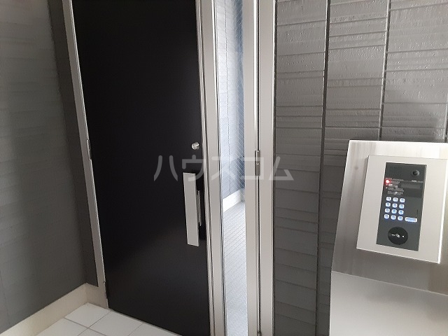 28/30 エントランス