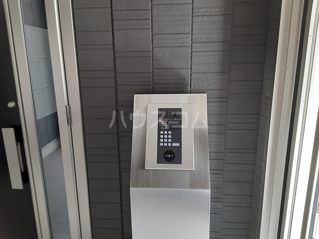 28/30 エントランス