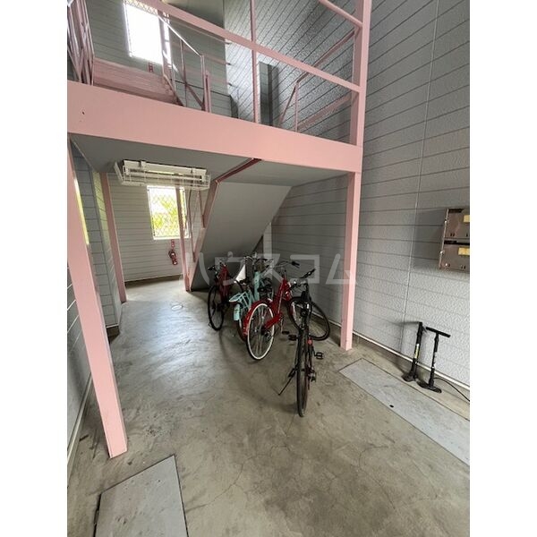 16/17 エントランス