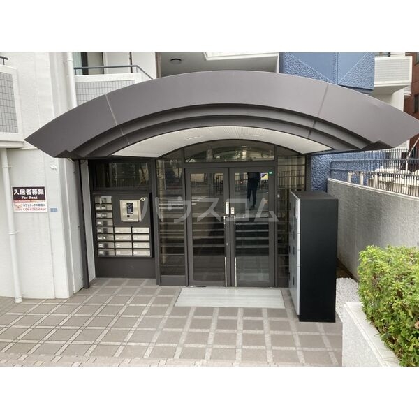 13/21 エントランス