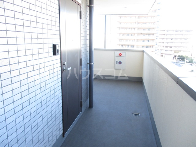 23/30 エントランス