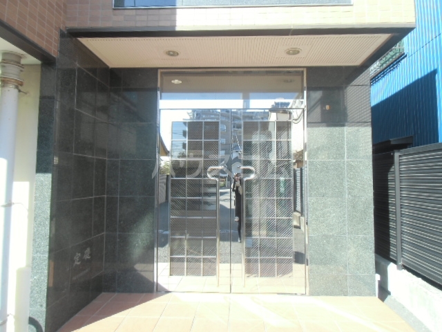 22/27 エントランス