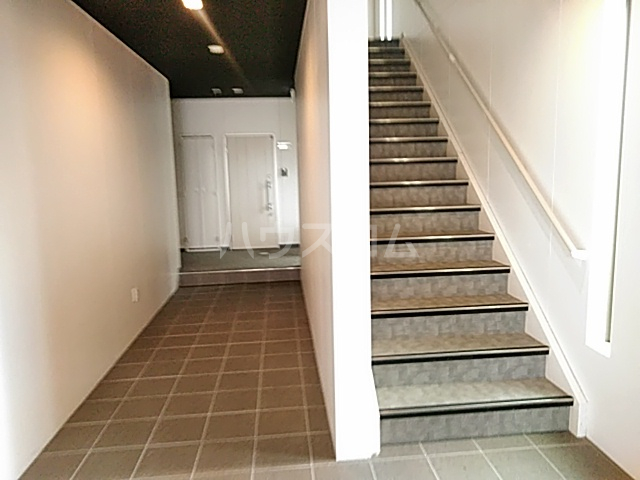 28/30 エントランス