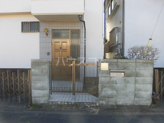 26/30 エントランス