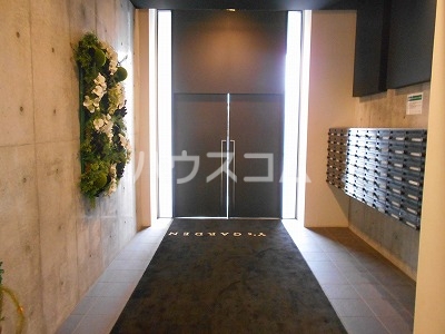 21/30 エントランス