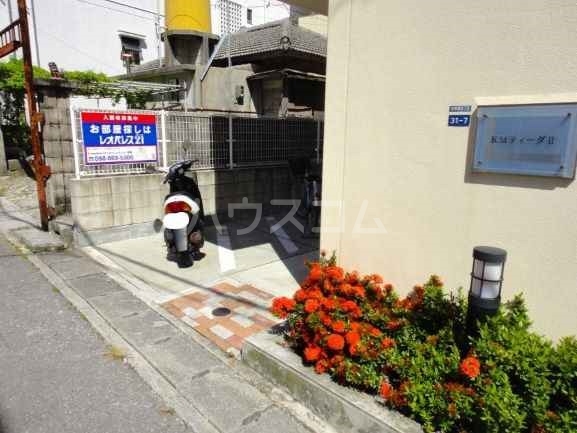 13/13 エントランス