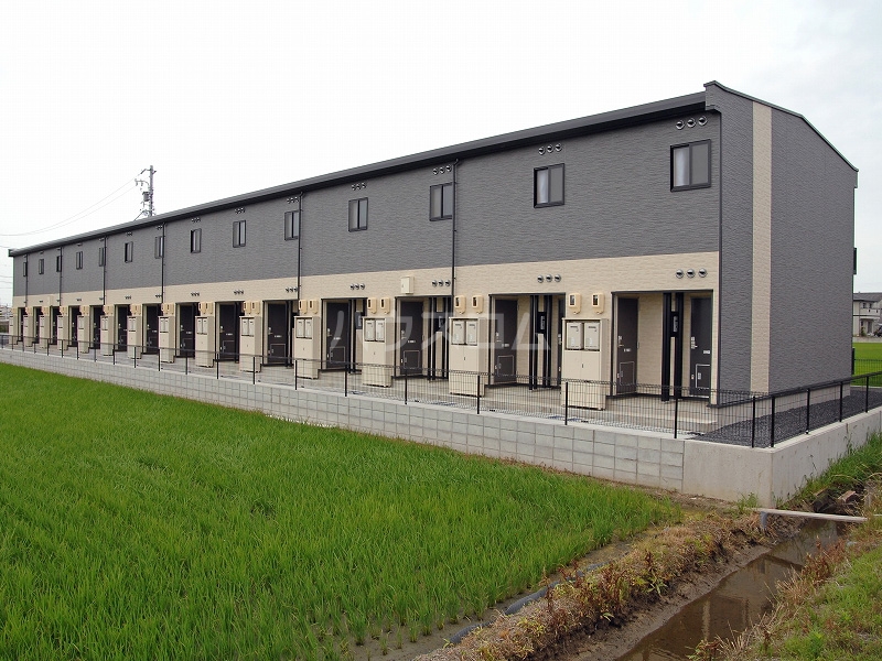 18/23 エントランス