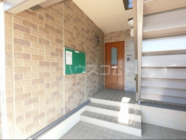 19/30 エントランス