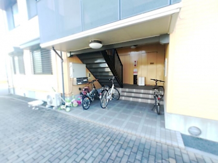 22/30 エントランス