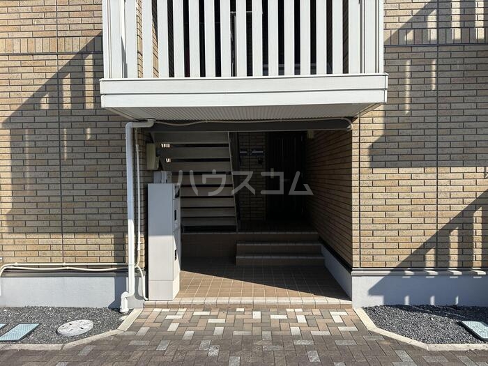 27/30 エントランス