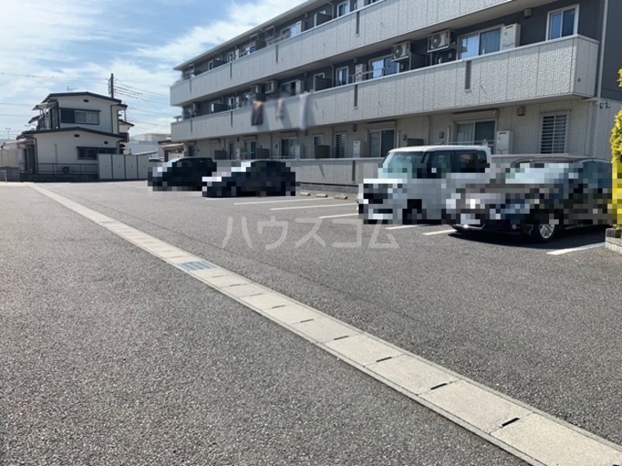 21/28 駐車場