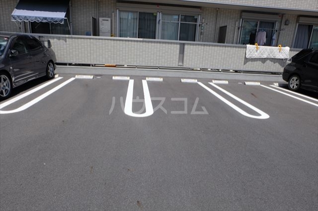 22/28 駐車場