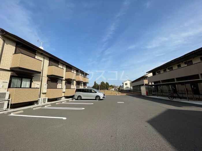 18/28 駐車場