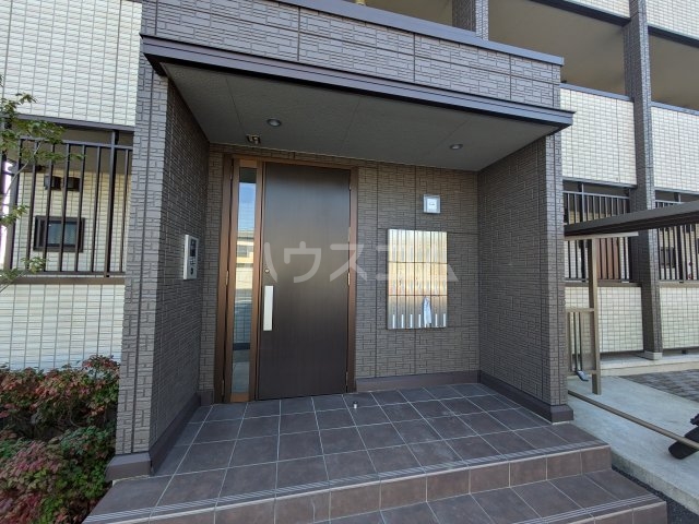 18/29 エントランス