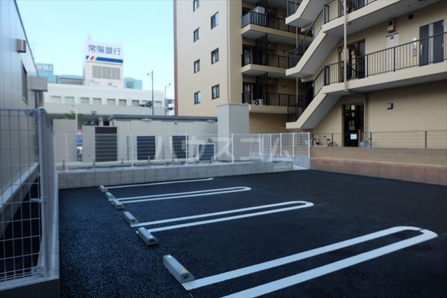 22/27 駐車場