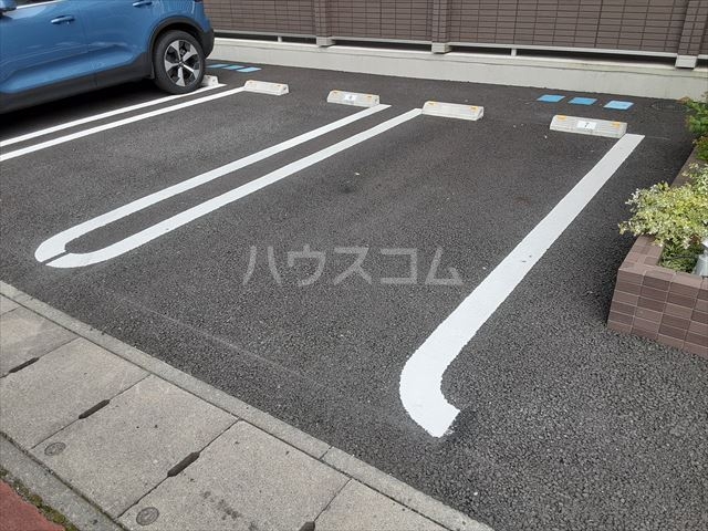 18/23 駐車場