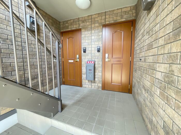 16/17 エントランス