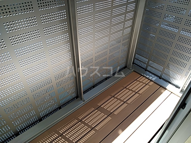 13/18 バルコニー