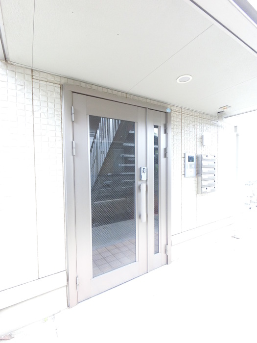 18/21 エントランス